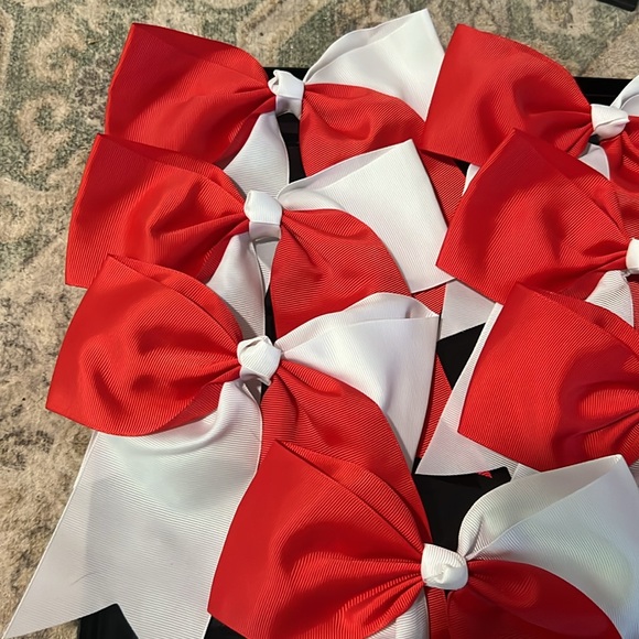 7 red and white bows - Picture 2 of 5